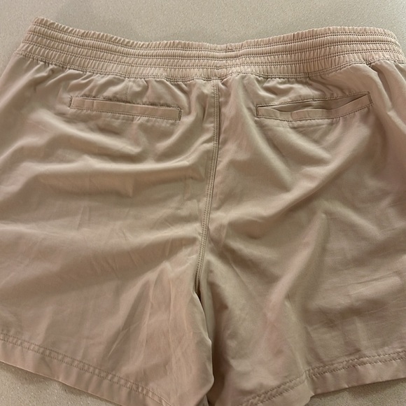 Old navy stretch tech shorts - Picture 3 of 4